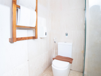 Executive King Lake View