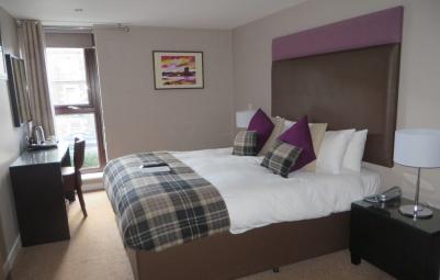 Executive Twin Lake View